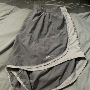 gray nike shorts, 1X